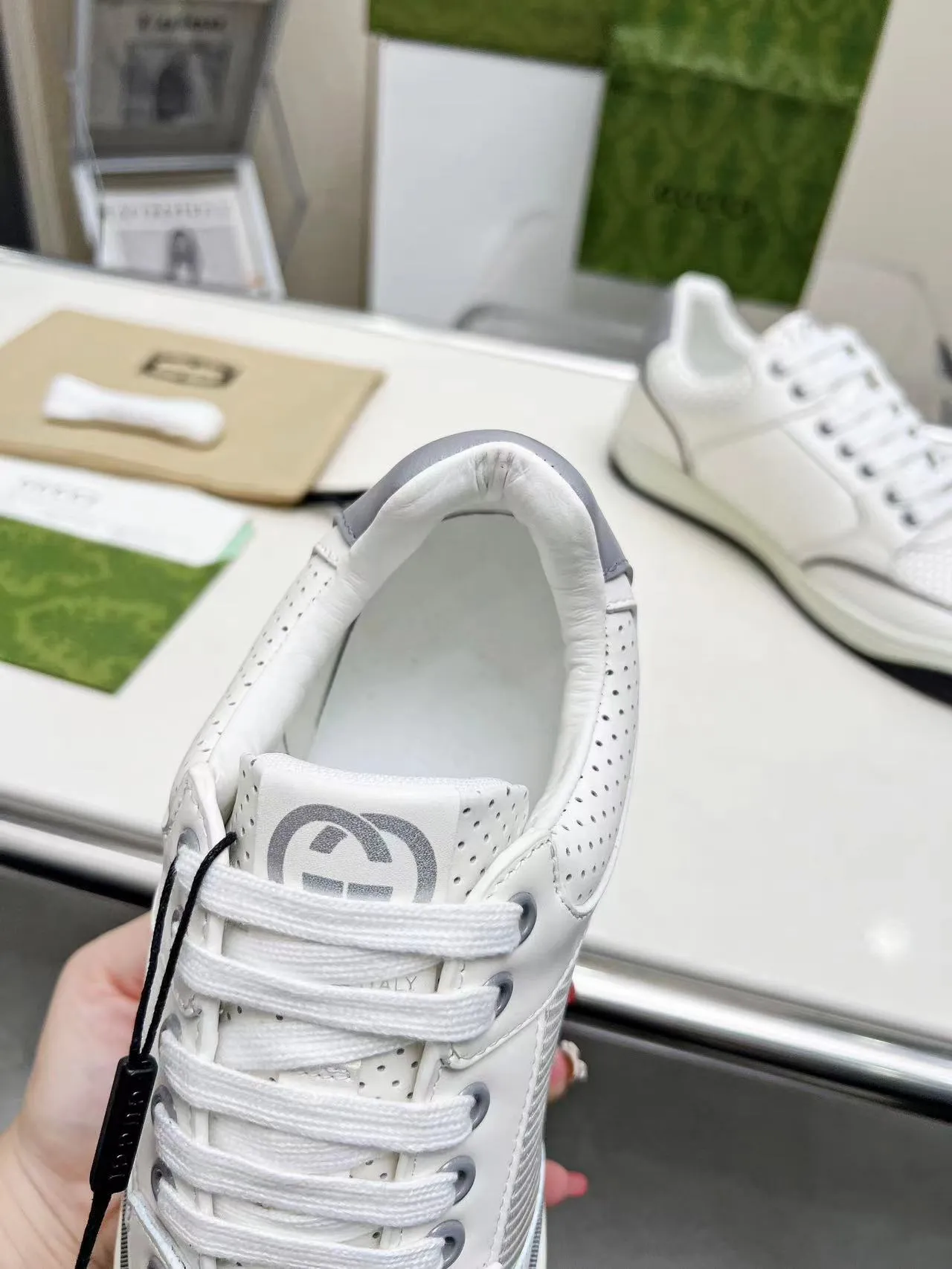P620 💞💞Gucci G Home’s latest popular sports shoes, couple’s style, casual, retro white shoes 🌸🌸🌸 New popular series. The exquisite and compact interlocking double G logo romantically interprets the aesthetic concept of this series. Made of off-white leather, retro inspiration is cleverly blended into the sneaker design to reinterpret the brand logo. Exquisitely packaged at the delivery counter 🛍📦 ▪️Fabric: Original custom-made imported first-layer cowhide leather ▪️Lining: Original custom-made imported cowhide lining ▪️Outsole: Original molded two-color TPU outsole ▪️Size: Women's 35-40 / Men's 39-45